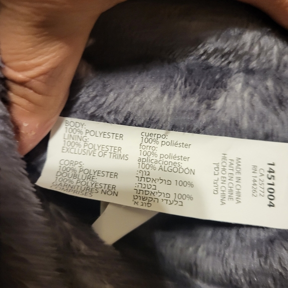 Dex fuzzy bath robe - Picture 6 of 8